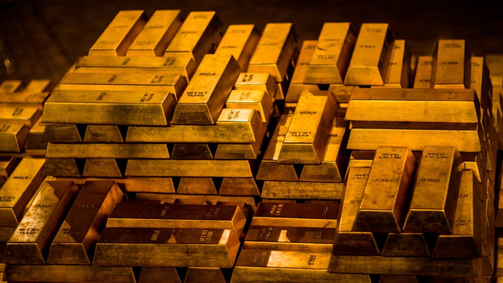 Центробанки продолжат вкладываться в золото