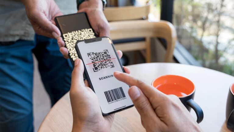 Как банки будут подключать к единому QR, рассказал глава Нацбанка