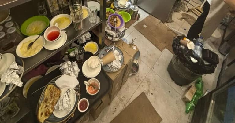 Бывший сотрудник Crepe Cafe снял антисанитарные условия