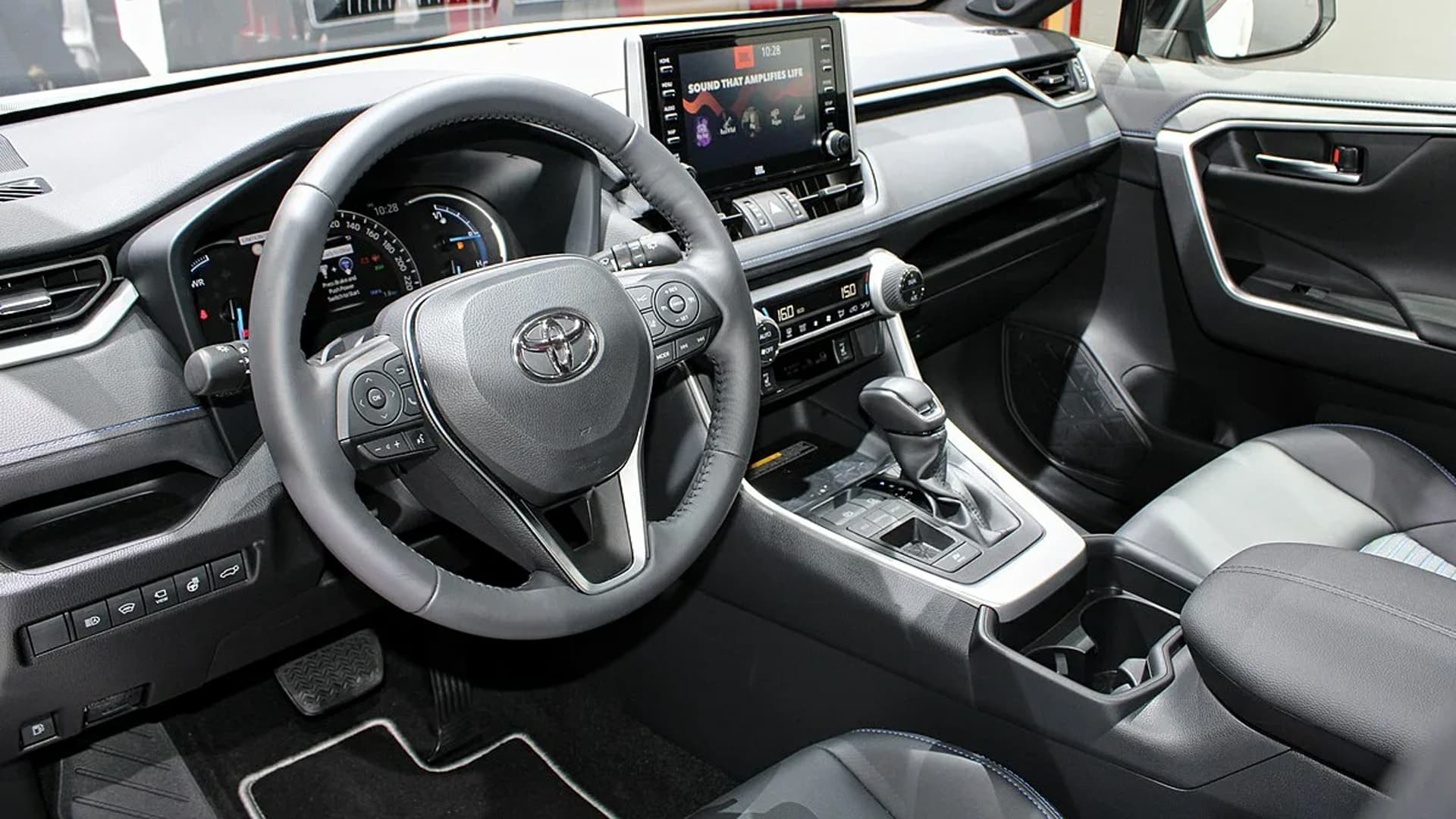 Toyota RAV4 в салоне, Тойота rav4 поколения