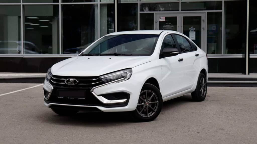 Блогер рассказал, нужна ли Lada Vesta в Казахстане