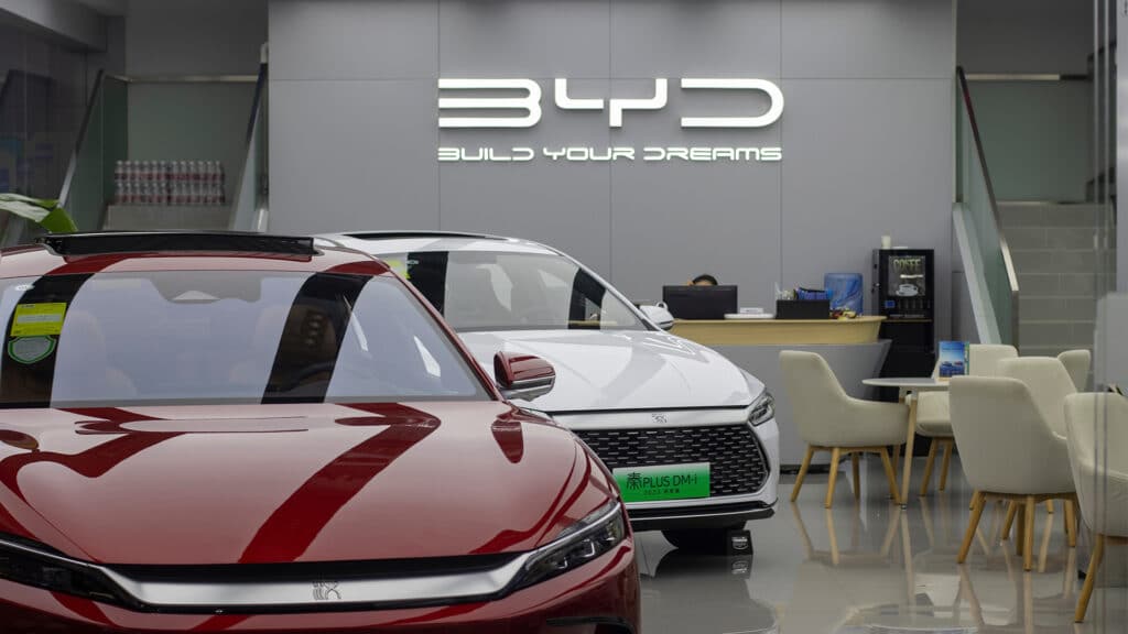 BYD сократил выпуск авто из-за замедления спроса и забитых складов