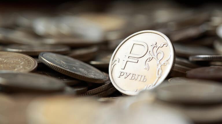 Рубль пробил отметку 6,5 тенге
