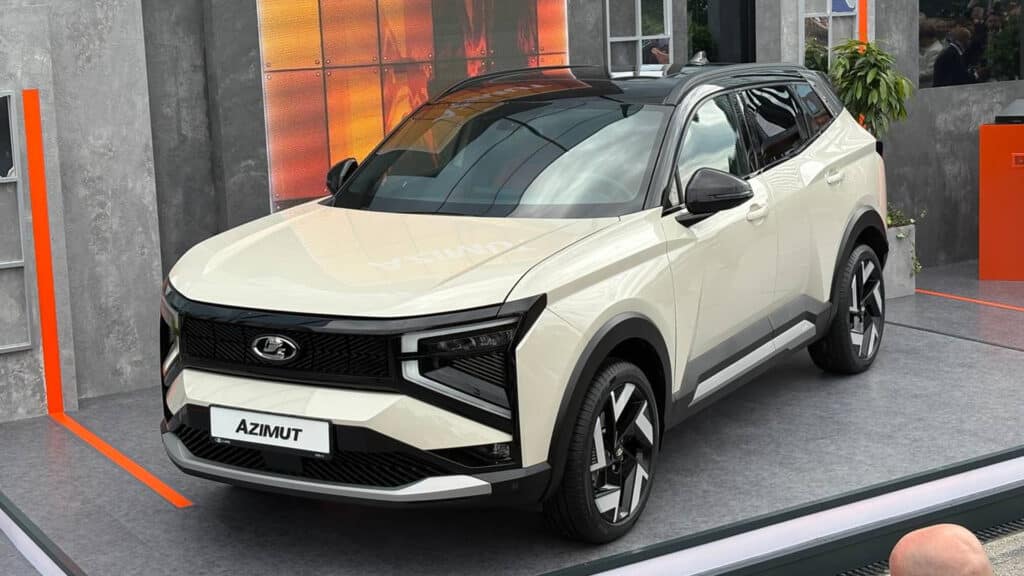 Lada представила первый кроссовер собственного производства