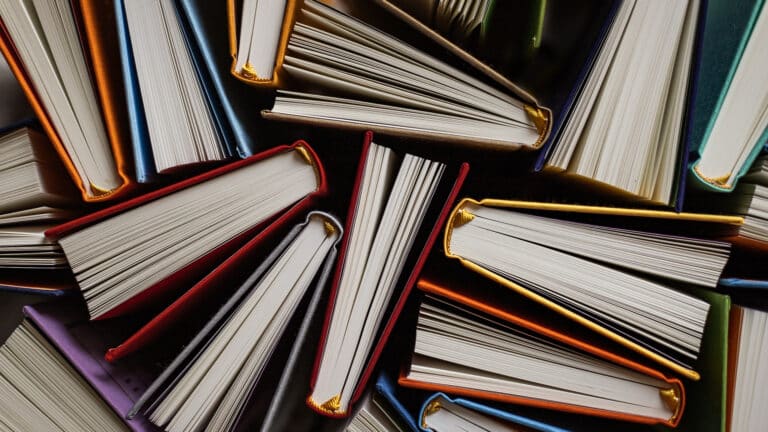 Книги на лето по версии обозревателей из Сети