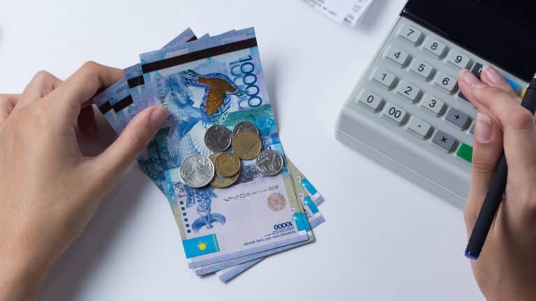 Топ-менеджеры «Самрук-Казына» и ее дочек заработали 7,6 млрд тенге за год