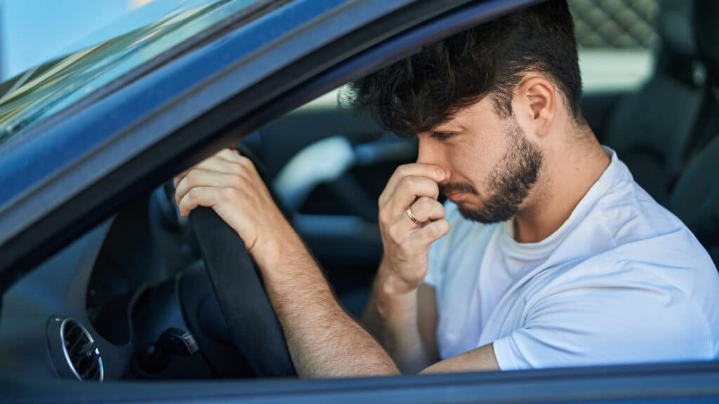 Эксперт предупредил об опасности «сладкого» запаха в салоне машины