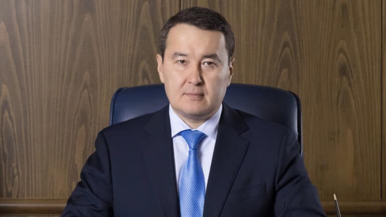 Смаилов раскрыл махинации казахстанских фармкомпаний на миллиарды тенге