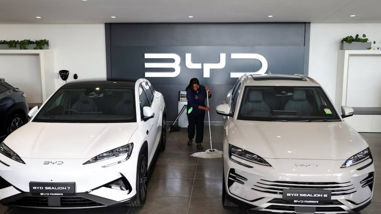Қытайдың электромобиль өндірушілері қалайша Tesla-ны басып озды