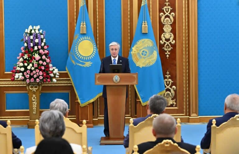 Тоқаев медицина саласының қызметкерлерін құттықтады