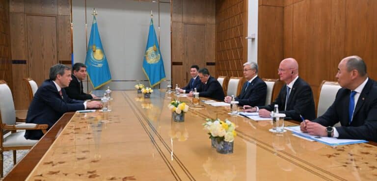 Президент Wabtec, Philip Morris International компанияларының басшыларымен кездесті