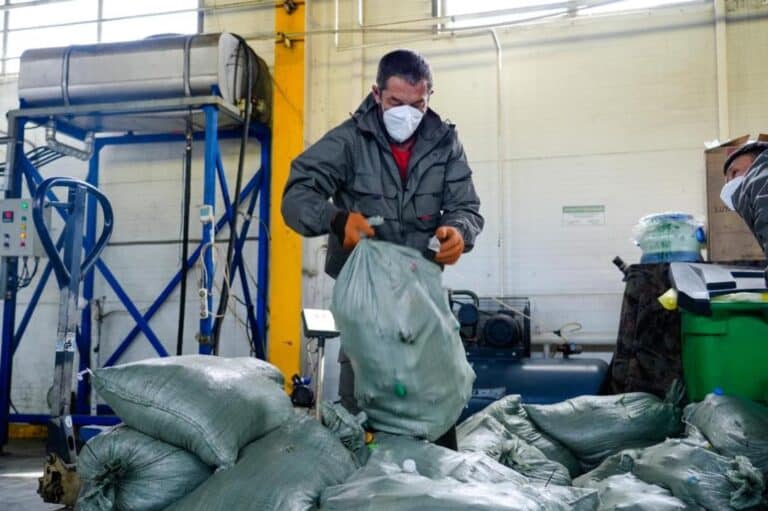 Пять тонн насвая на 25 млн тенге сожгли в Астане