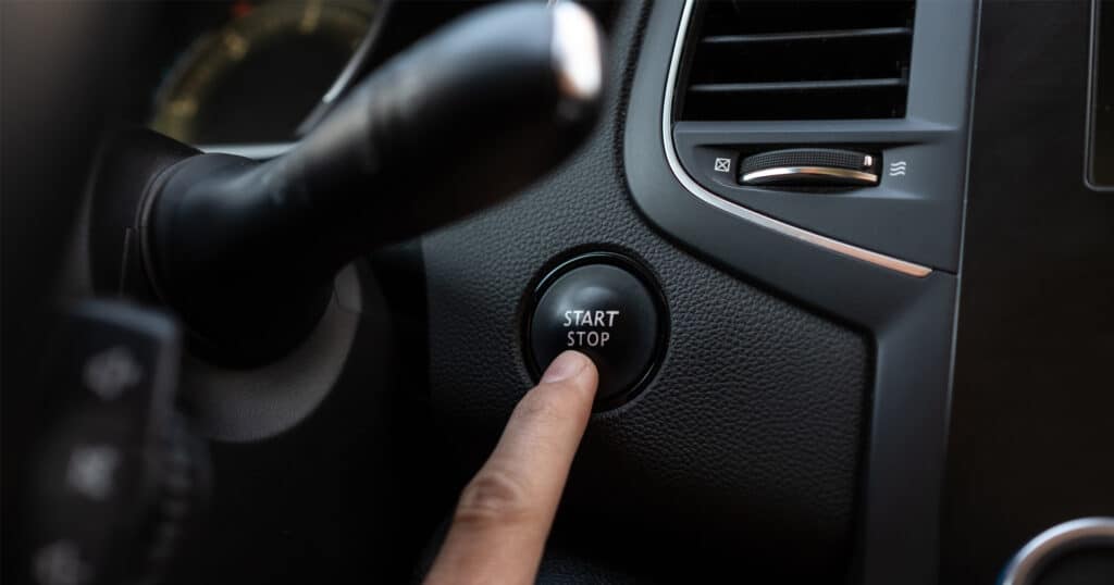 Автоэксперт рассказал, как завести машину при отказе кнопки «Старт-стоп»