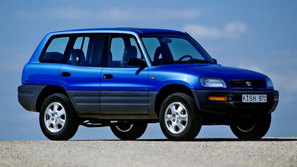 Нейросеть показала эволюцию Toyota RAV4 с первого до последнего поколения