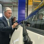 Президент жұмысшыларға сәттілік тілеген / фото: Ақорда