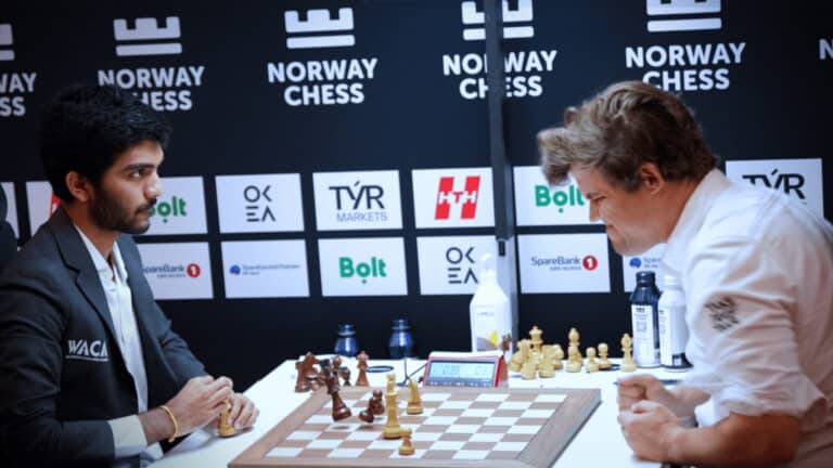 Магнус Карлсен ударил кулаком по столу, проиграв чемпиону мира Гукешу Доммараджу