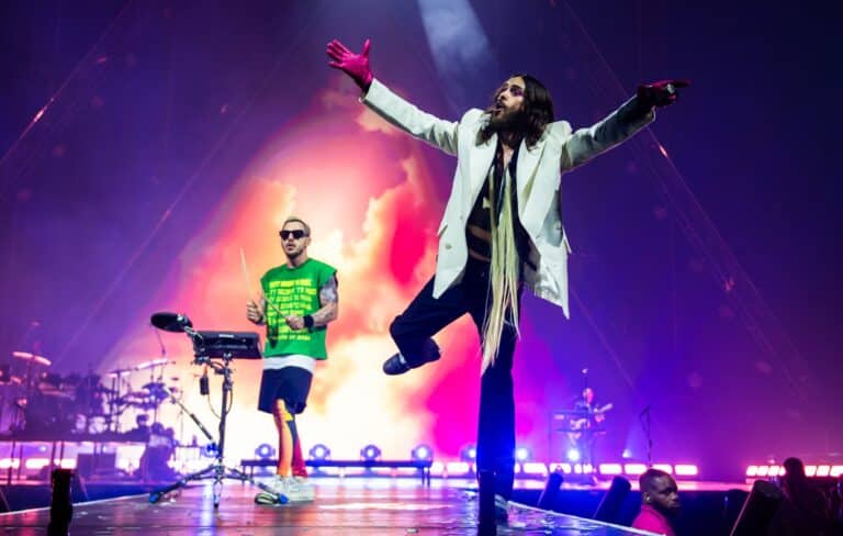 Казахстанцы испытали испанский стыд на концерте 30 Seconds to Mars в Алматы