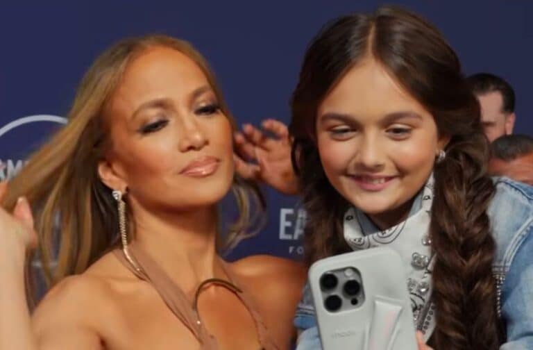 Эмоциональное признание Дженнифер Лопес 11-летней блогерше растрогало соцсети 