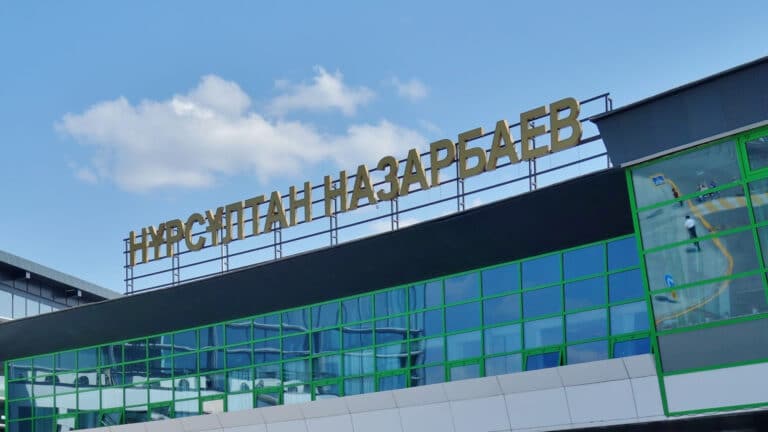 Семейден ұшып шыққан ұшақ Астанаға қона алмады
