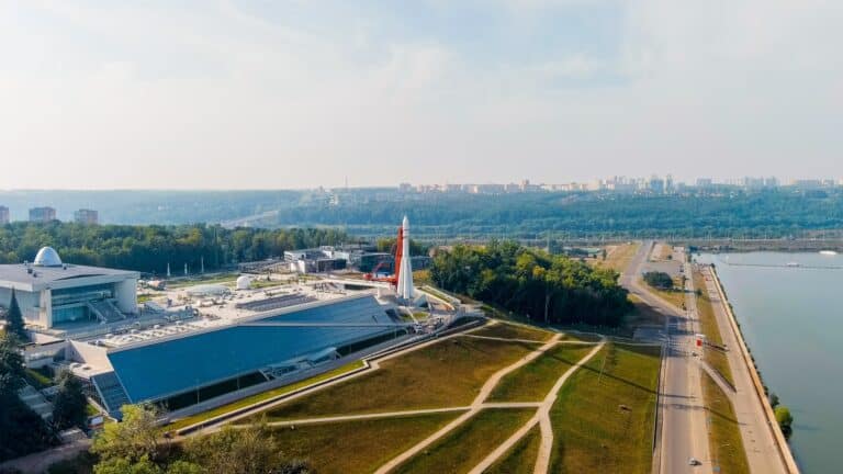 Россия отправит туристов на новую космическую станцию