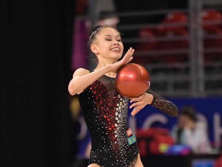Гимнастка Ерекешева завоевала два золота и серебро на чемпионате мира в Софии
