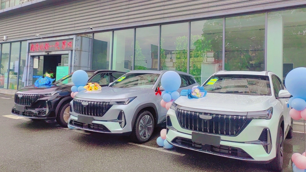 В Китае каждый час раскупают по 30 новых Geely Atlas