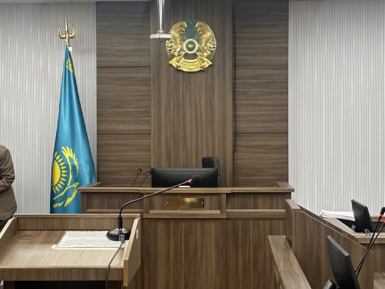 Экс-дипломат Сәкен Мамаштың ісі бойынша алдын ала сот тыңдауы басталды