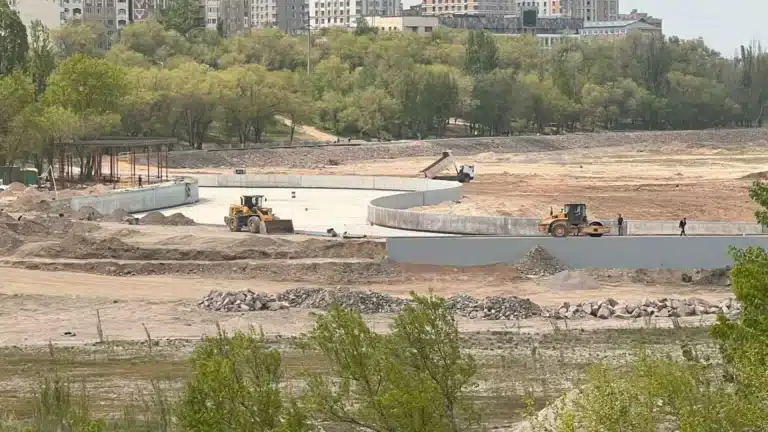 Сайран не открыли по вине подрядчика, который винит дожди