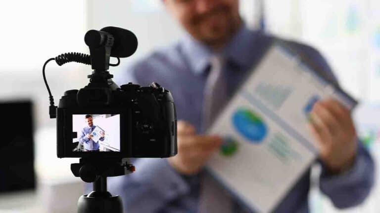 Қаржы министрлігі салық төлемей жүрген 400 блогерді тексермек