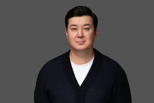 Галым Калиакбаров показал приемы самообороны от разгневанных жен