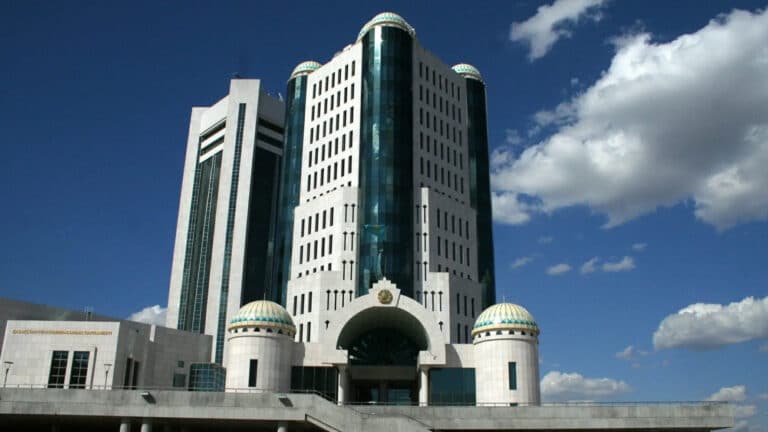 «Судың да сұрауы бар»: қазақ депутаттарының сүйікті мақалдары