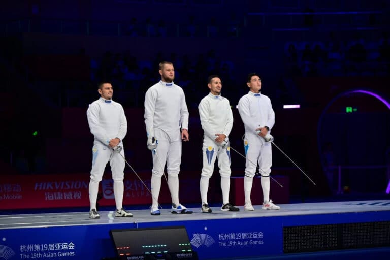 Казахстанские шпажисты завоевали серебряную медаль на чемпионате Азии