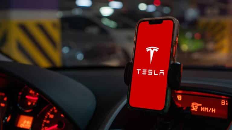 Главное к утру: прогнозы по доллару, инфляция в США, роботакси Tesla