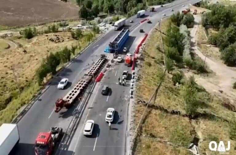 Движение на трассе Тараз – Шымкент восстановлено после крупного ДТП с фурой