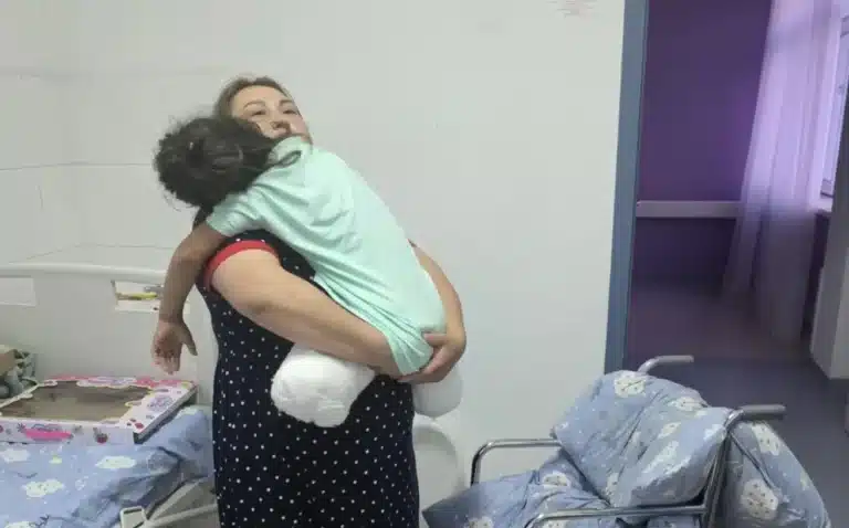 В Астане девочке с ампутированными ногами надо доказать нетрудоспособность