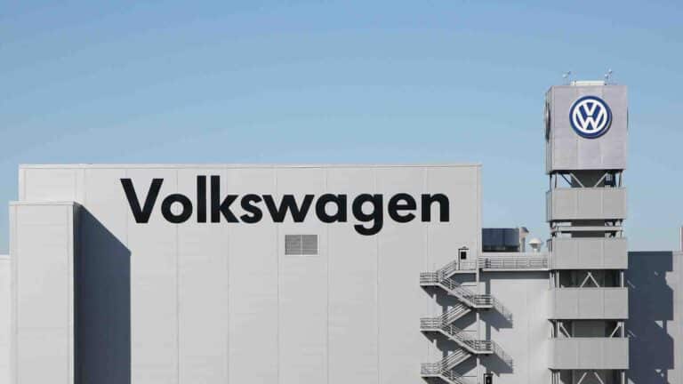 Volkswagen концерні алдағы төрт жылда 20 мың қызметкерін жұмыстан босатады