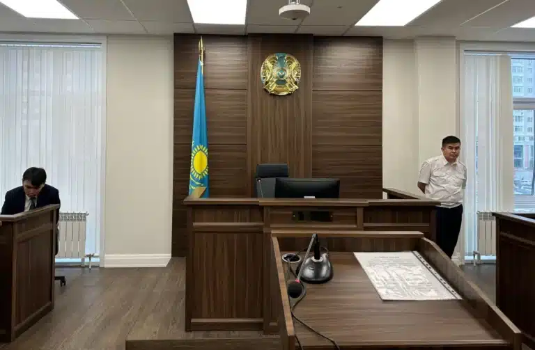 Жұлдыз Мақатаев әкесін «сорлы еркек» деп атаған блогермен татуласты