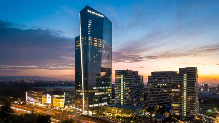 Проживание в отеле Rixos Aktau вдвое дороже, чем в люксовом The Ritz-Carlton Astana