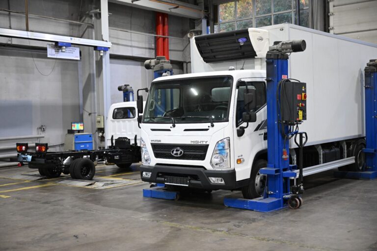 Hyundai Trans Auto жылына салық төлейді: Дархан Сатыбалды зауыт жұмысымен танысты