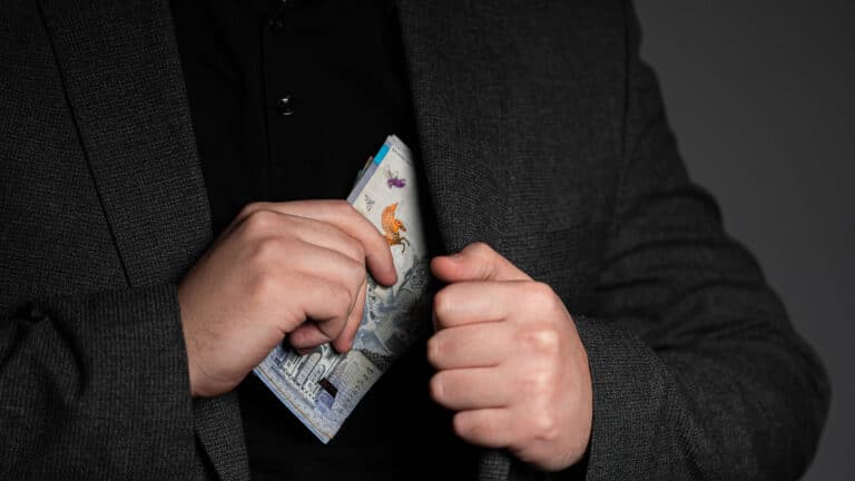 Руководство аэропорта в Усть-Каменогорске подозревают в хищении 157 млн тенге
