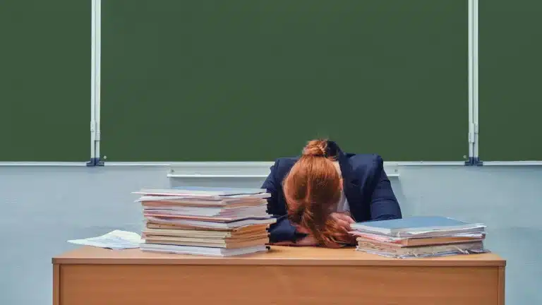 В школах Тараза 147 учителей работали сверхурочно бесплатно
