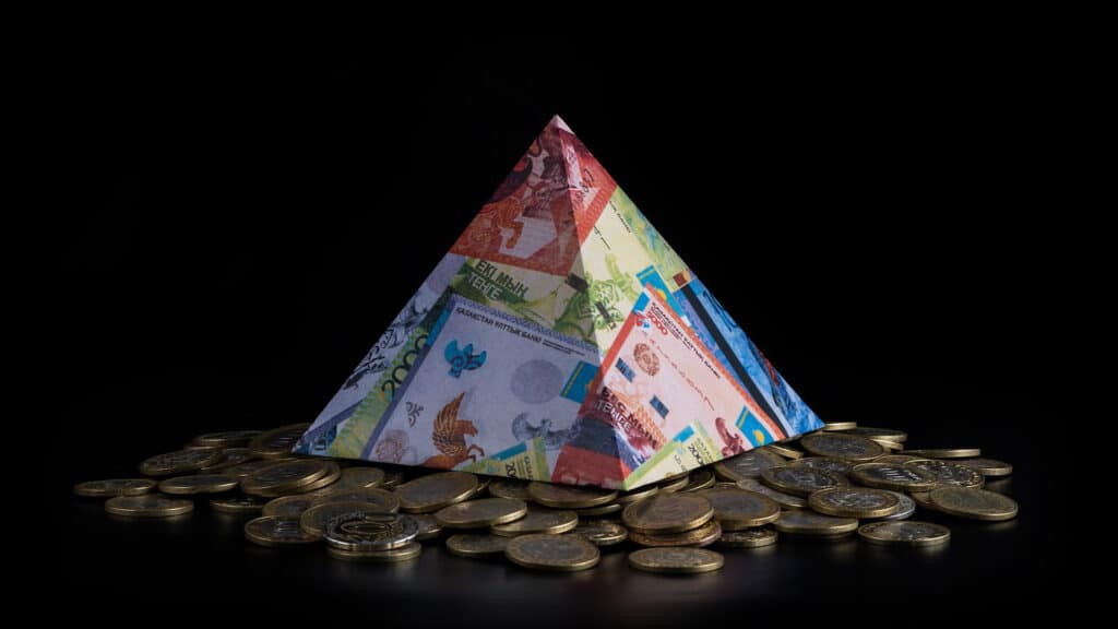 Жители Шымкента потеряли более миллиарда тенге из-за "лже- КазМунайГаза"