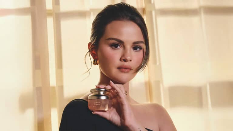 Селена Гомес выпустила инклюзивные духи за $75 от Rare Beauty