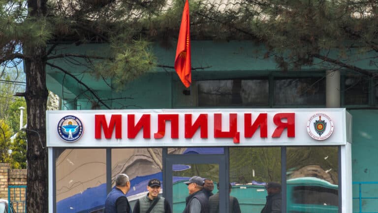 Казахстанцев ждут рейды милиции в кафе и барах Иссык-Куля