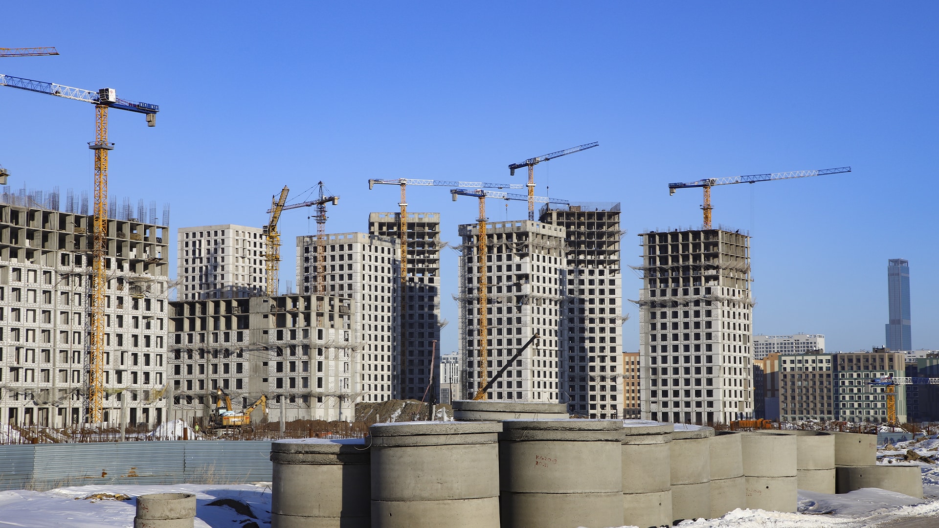 Стройка высотных домов в Астане
