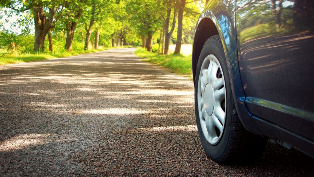 Топ-7 ошибок водителей, из-за которых летние шины не доживают до осени