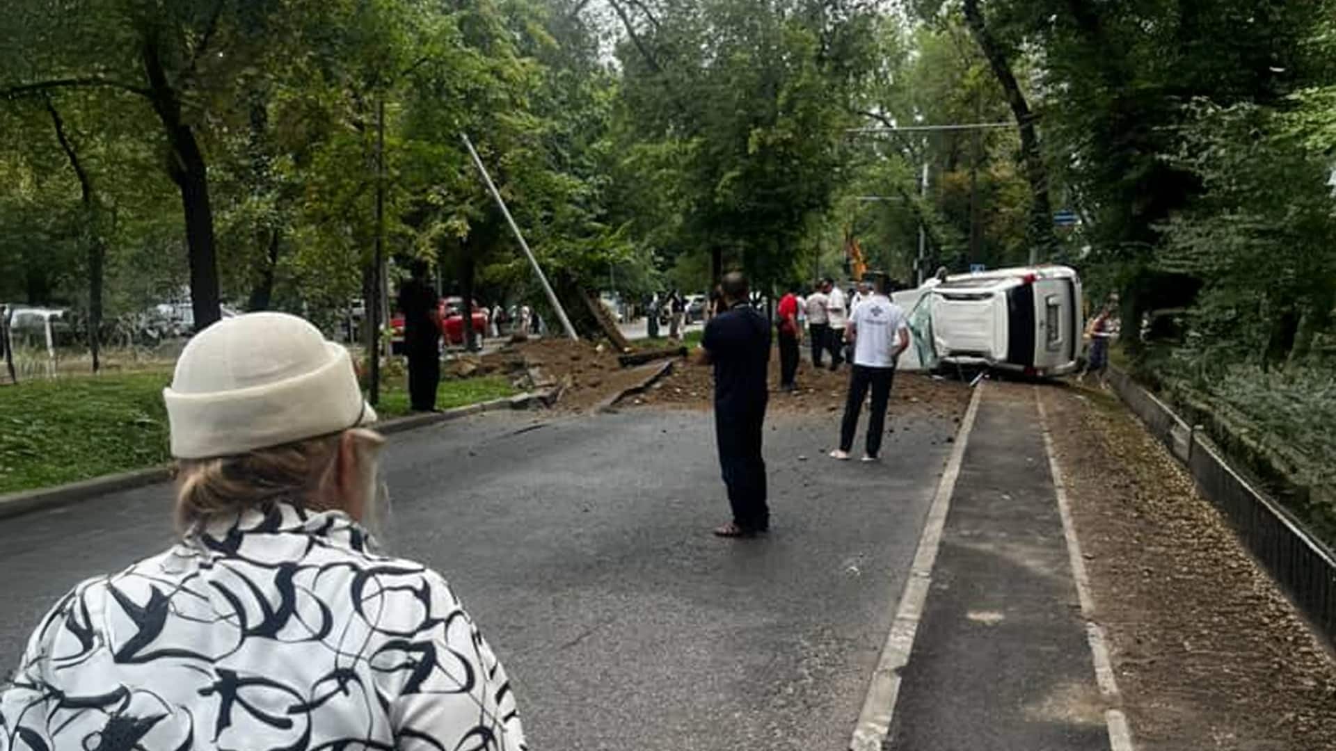 В Алматы после взрыва газопровода два человека обратились в больницу
