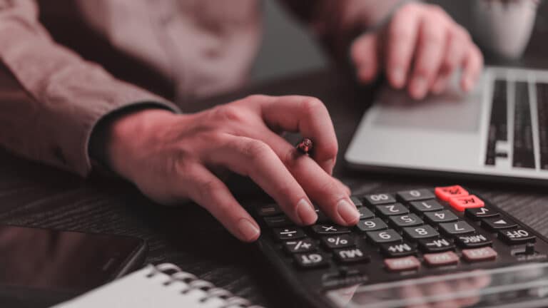 Halyk Finance: Капитальные вложения бизнеса растут, но за счет госсредств