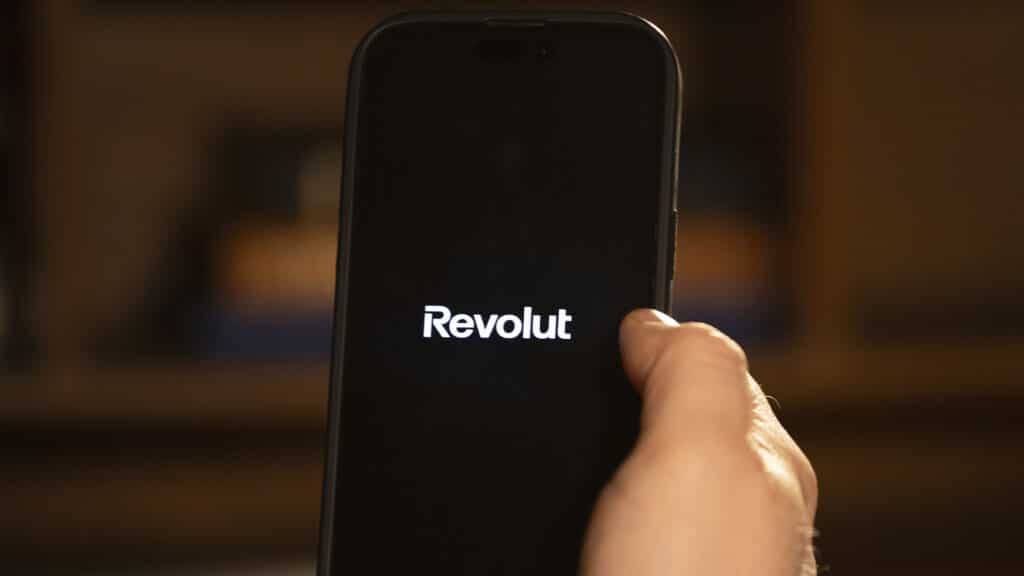 Ушедший из Казахстана финтех-стартап Revolut может купить банк в США