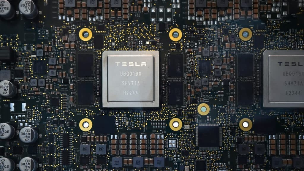 Samsung поставит чипы для Tesla за $16,5 млрд